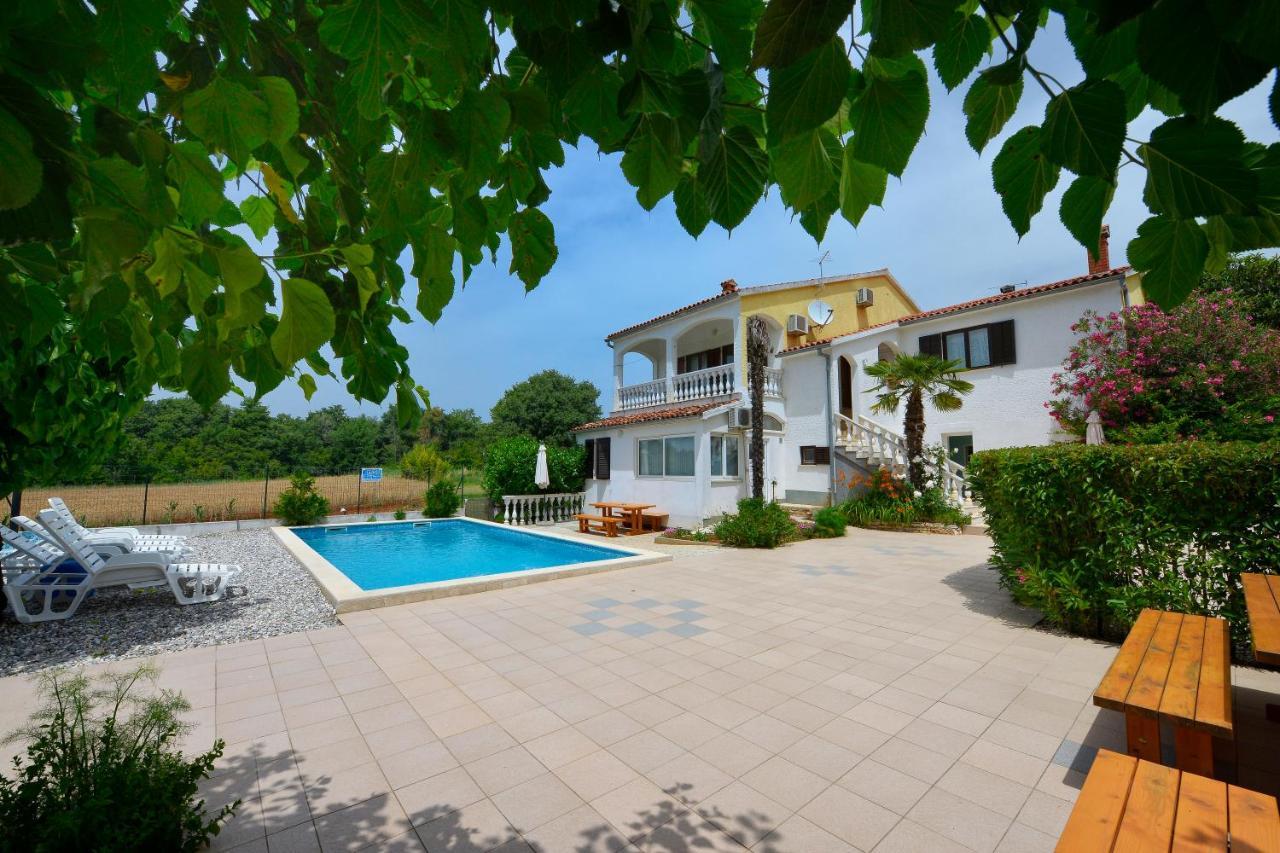 Apartman Ella *
