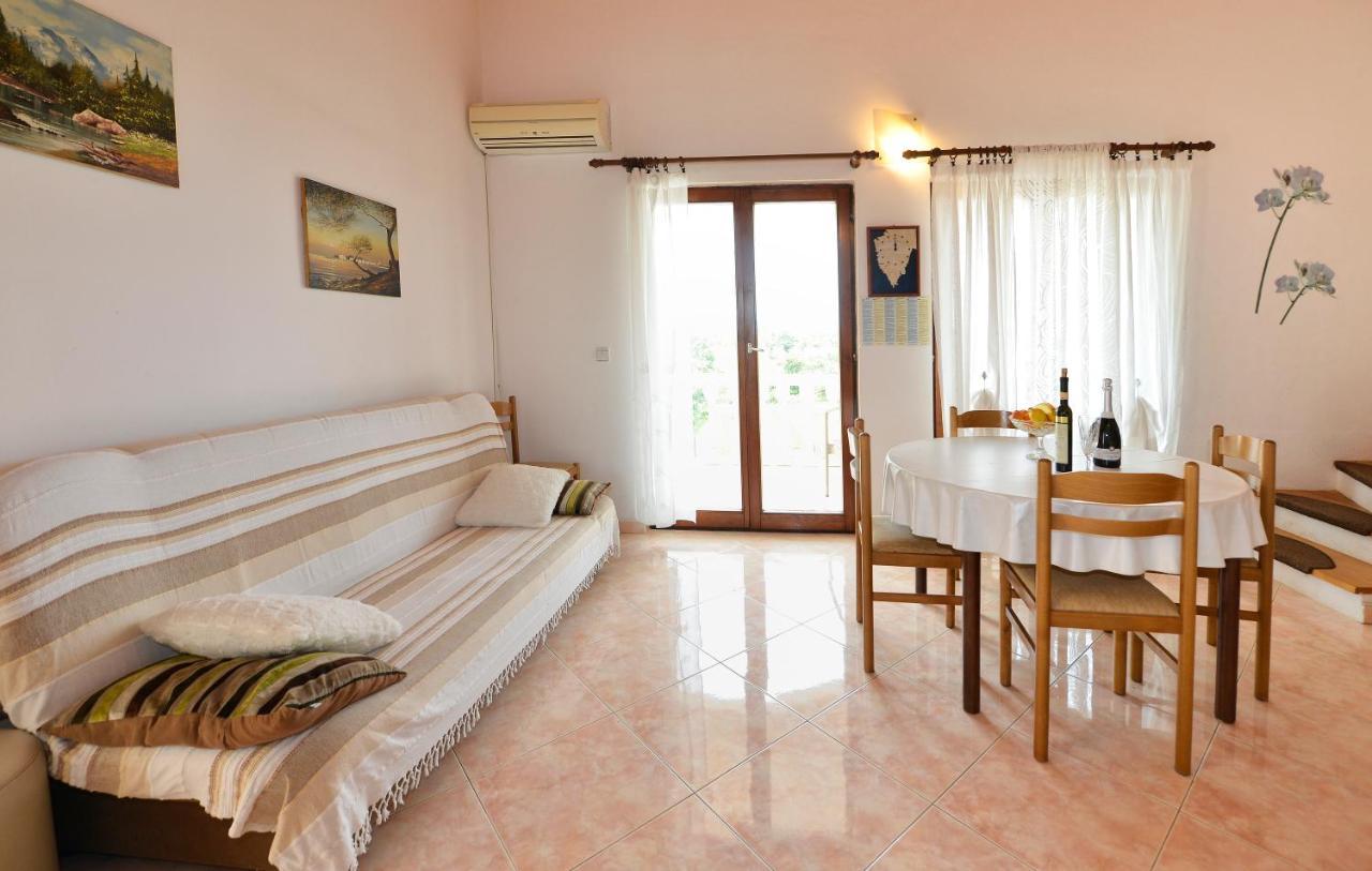 Apartman Ella *