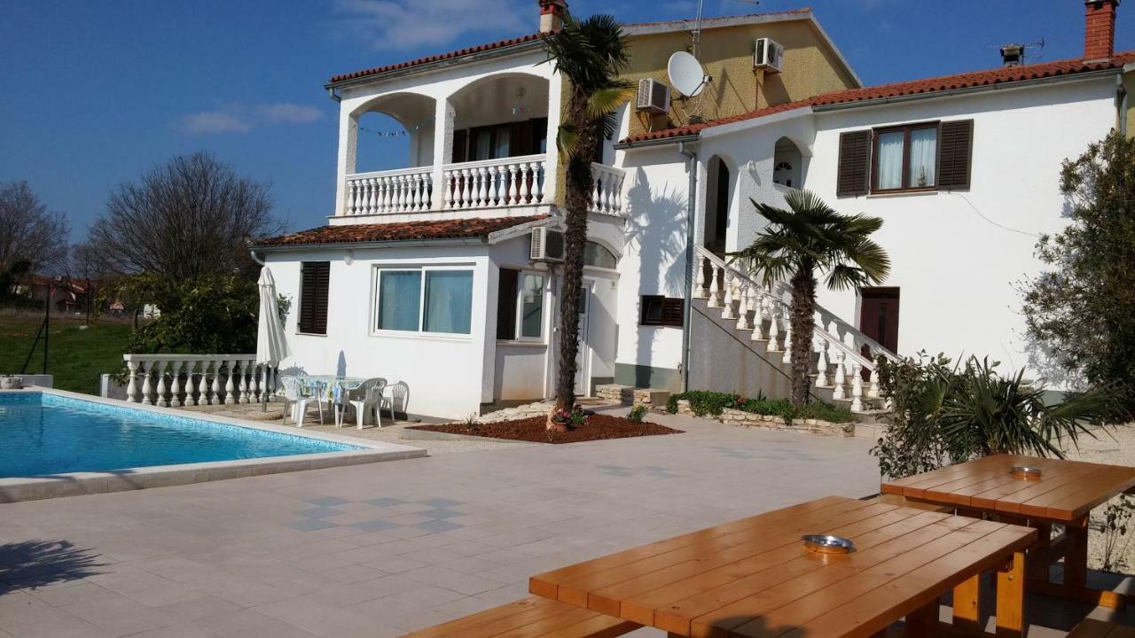 Apartman Ella *